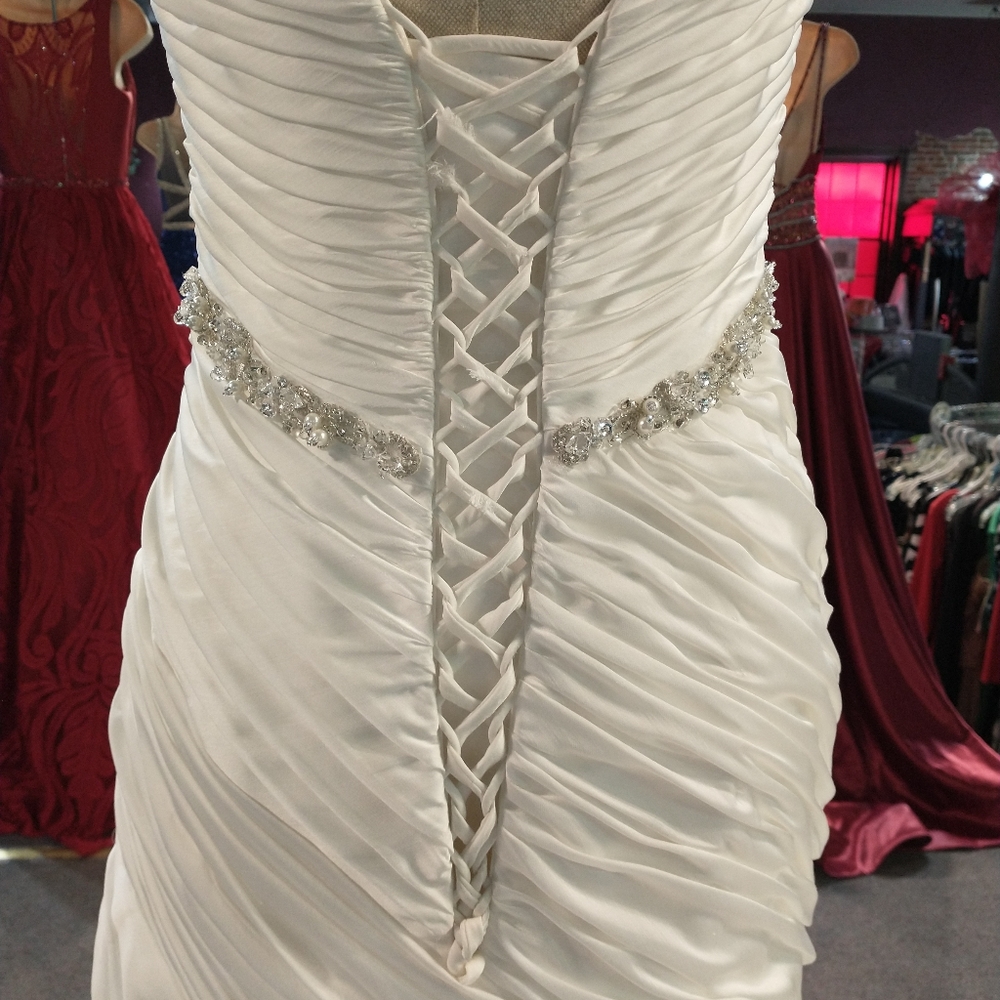 Wedding dress - Picture 3 of 4